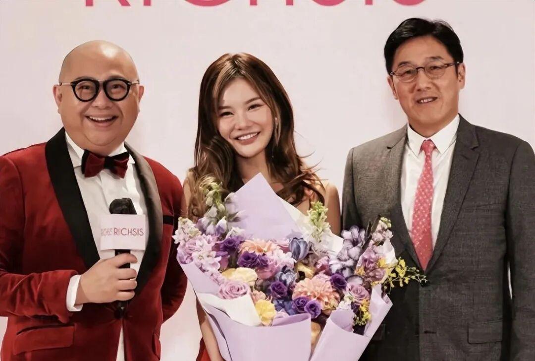 pg电子游戏官网-生4子拿9000万豪宅却痛哭“想要尊重”：这场豪门官宣，谁赢了？